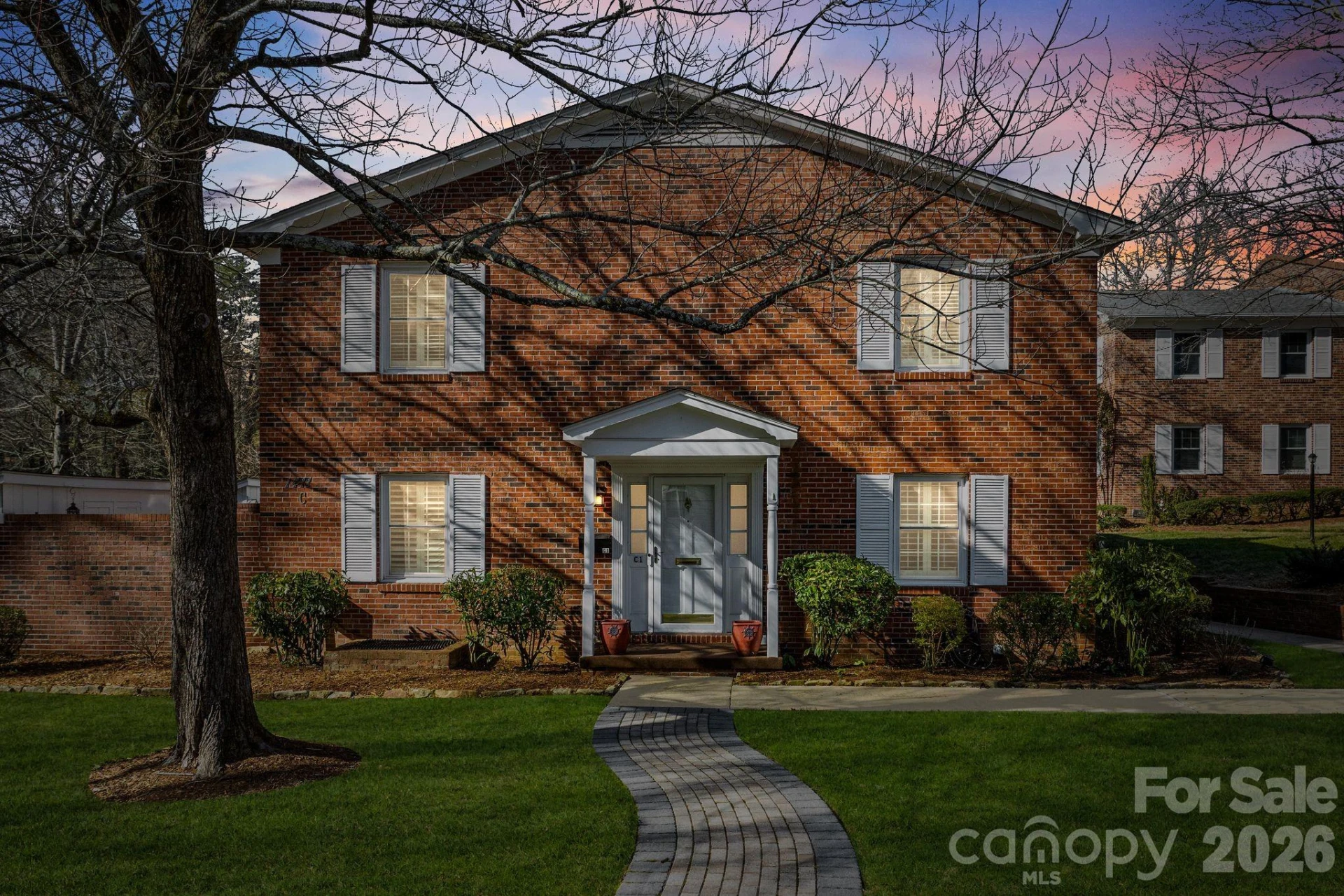 1411 Kensington Road - Photo 2
