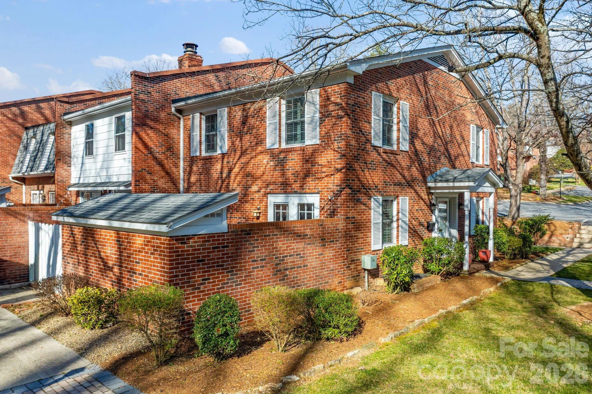 1411 Kensington Road - Photo 4