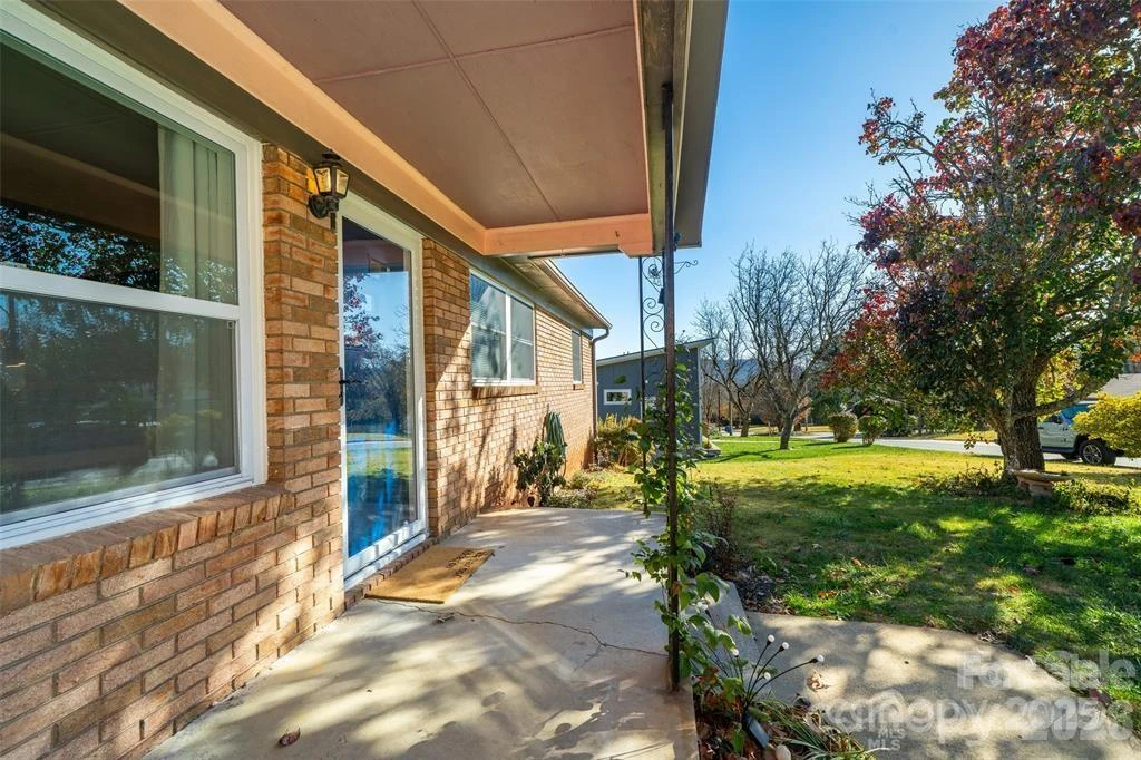 39 Pershing Road - Photo 2