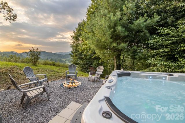 348 Dandelion Lane, Burnsville, NC, 28714