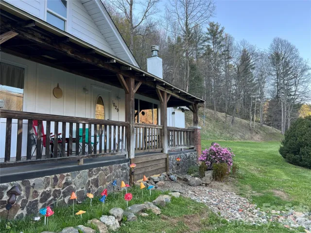 1029 Jacks Creek Road