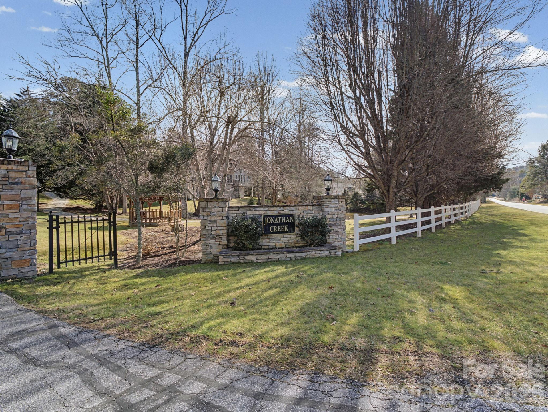 220 Jonathan Creek Drive - Photo 2