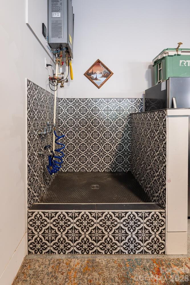 208 Glenroy Court - Photo 39