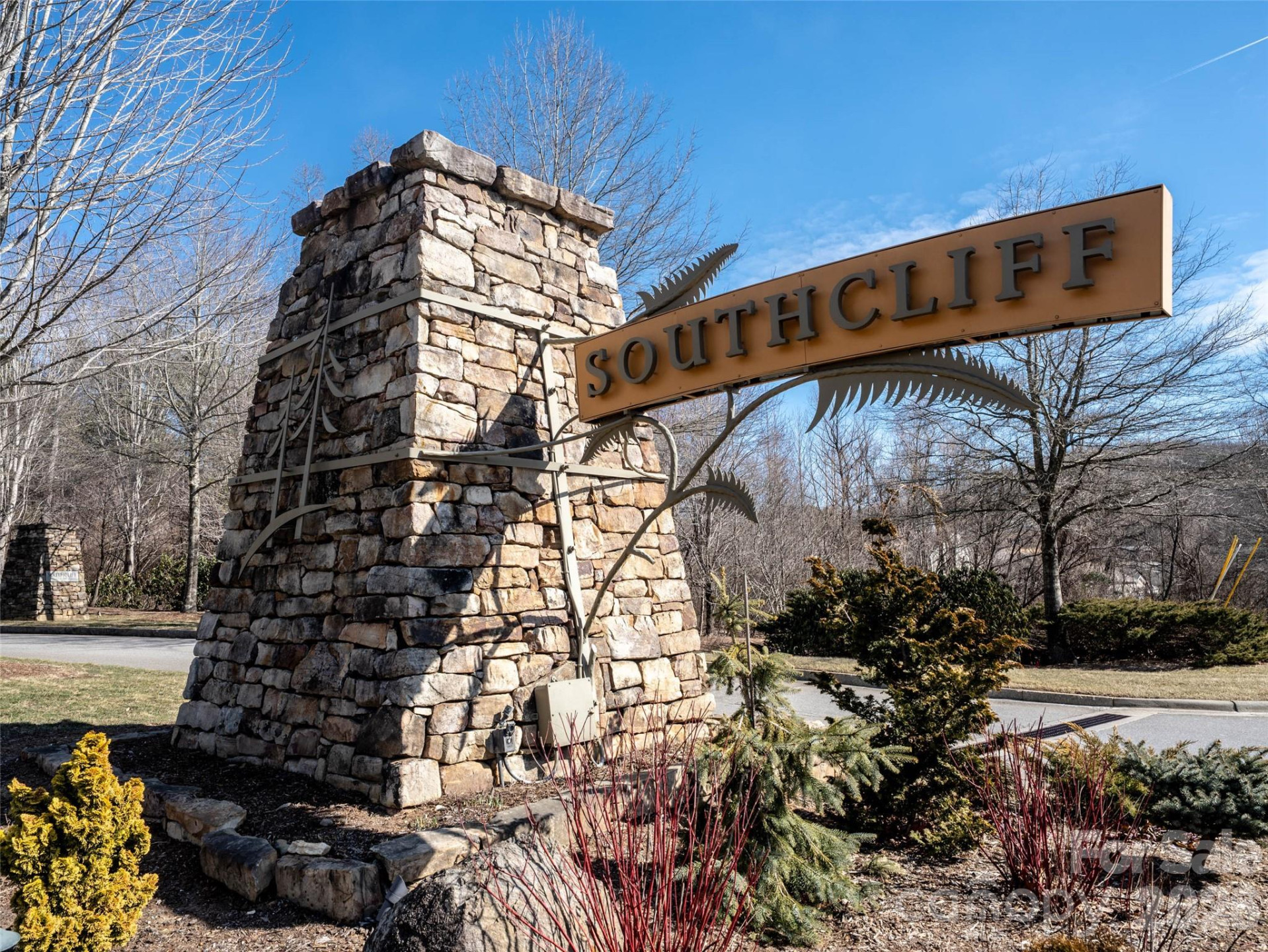 506 Southcliff Parkway - Photo 3