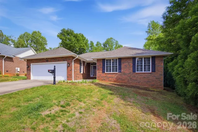 100 Crosscreek Drive, Morganton, NC, 28655