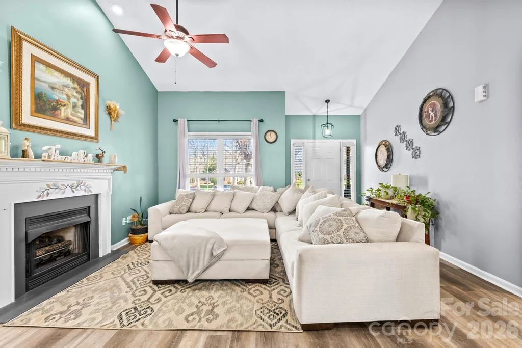 105 Laura Court - Photo 5