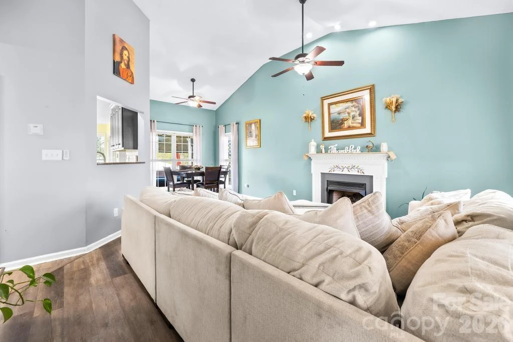 105 Laura Court - Photo 8