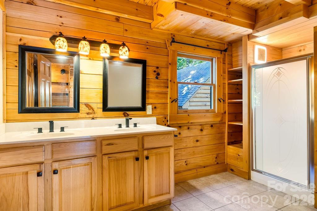 447 Hidden Lake Parkway - Photo 12