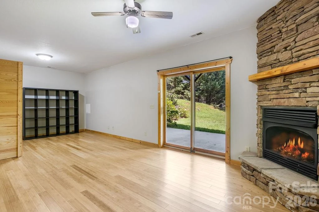 447 Hidden Lake Parkway - Photo 15