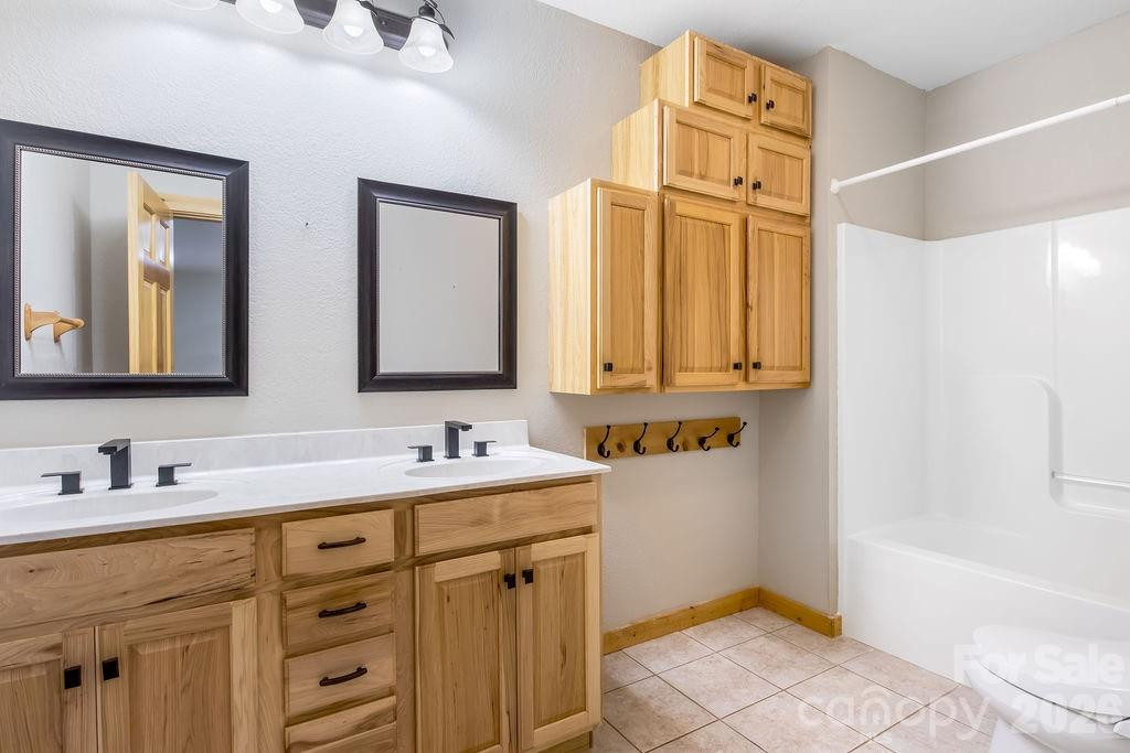 447 Hidden Lake Parkway - Photo 18