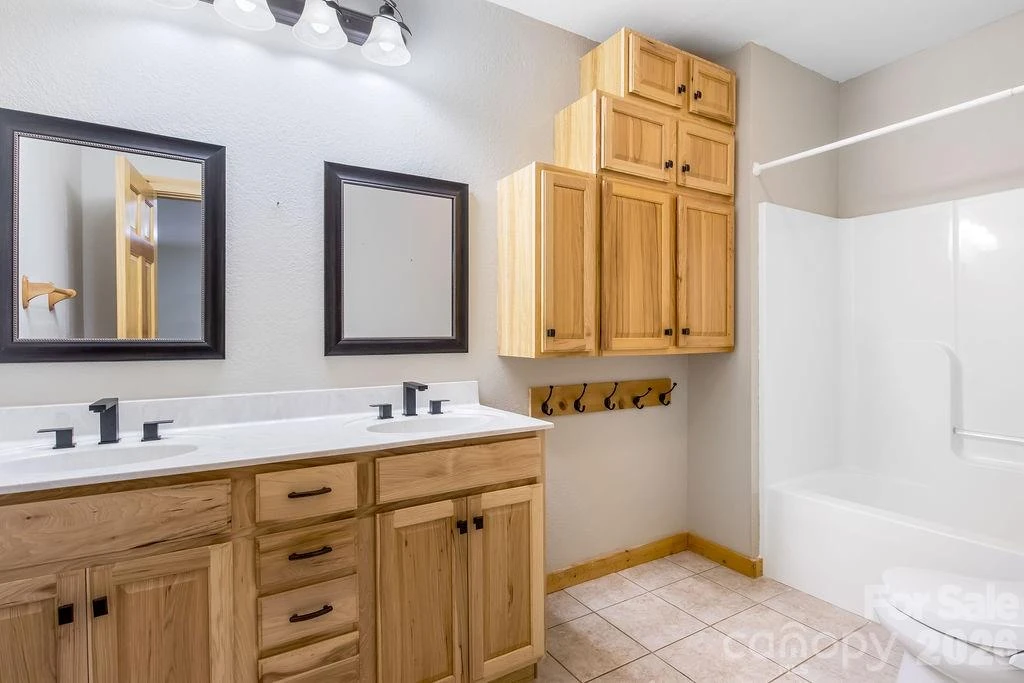 447 Hidden Lake Parkway - Photo 18