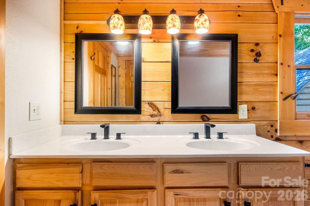 447 Hidden Lake Parkway - Photo 19