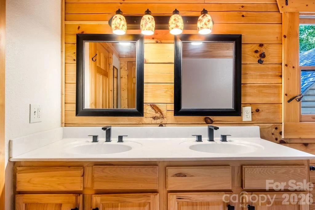 447 Hidden Lake Parkway - Photo 19
