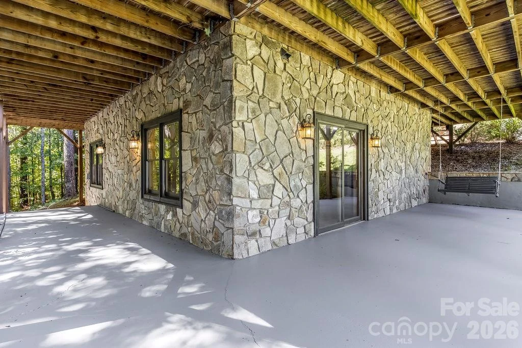 447 Hidden Lake Parkway - Photo 22