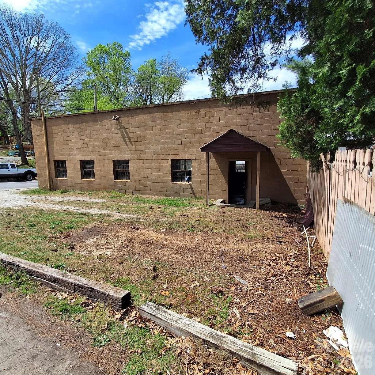 00 Haywood Road - Photo 3
