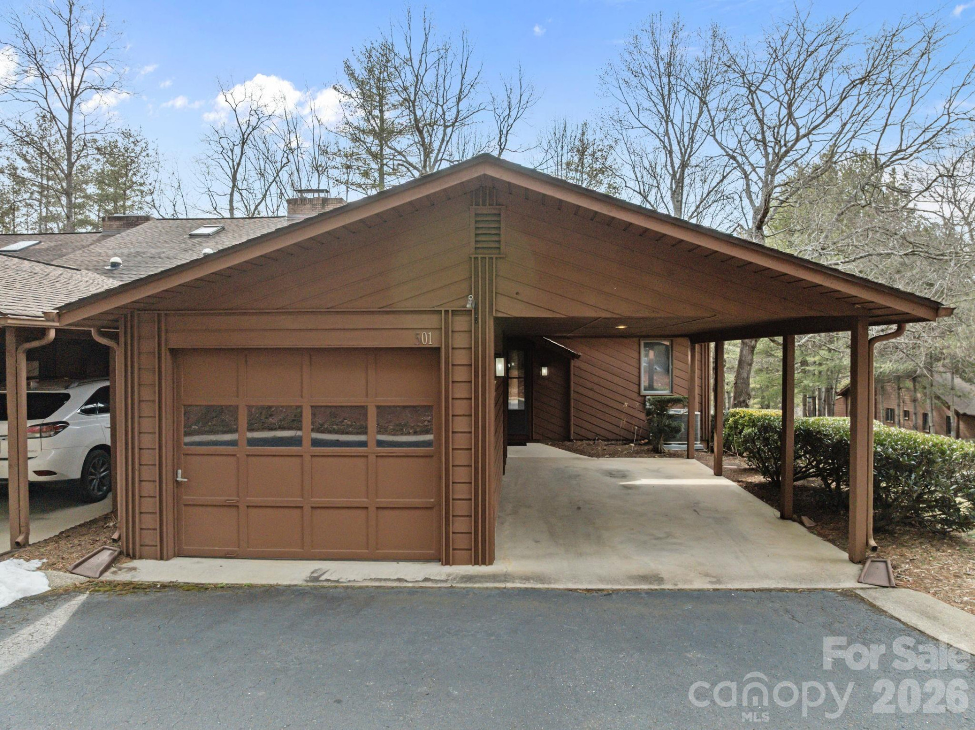 501 Woodfield Drive - Photo 2