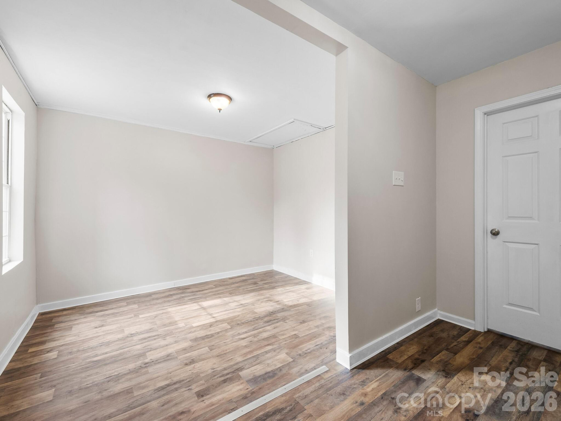 1828 Memorial Highway - Photo 18