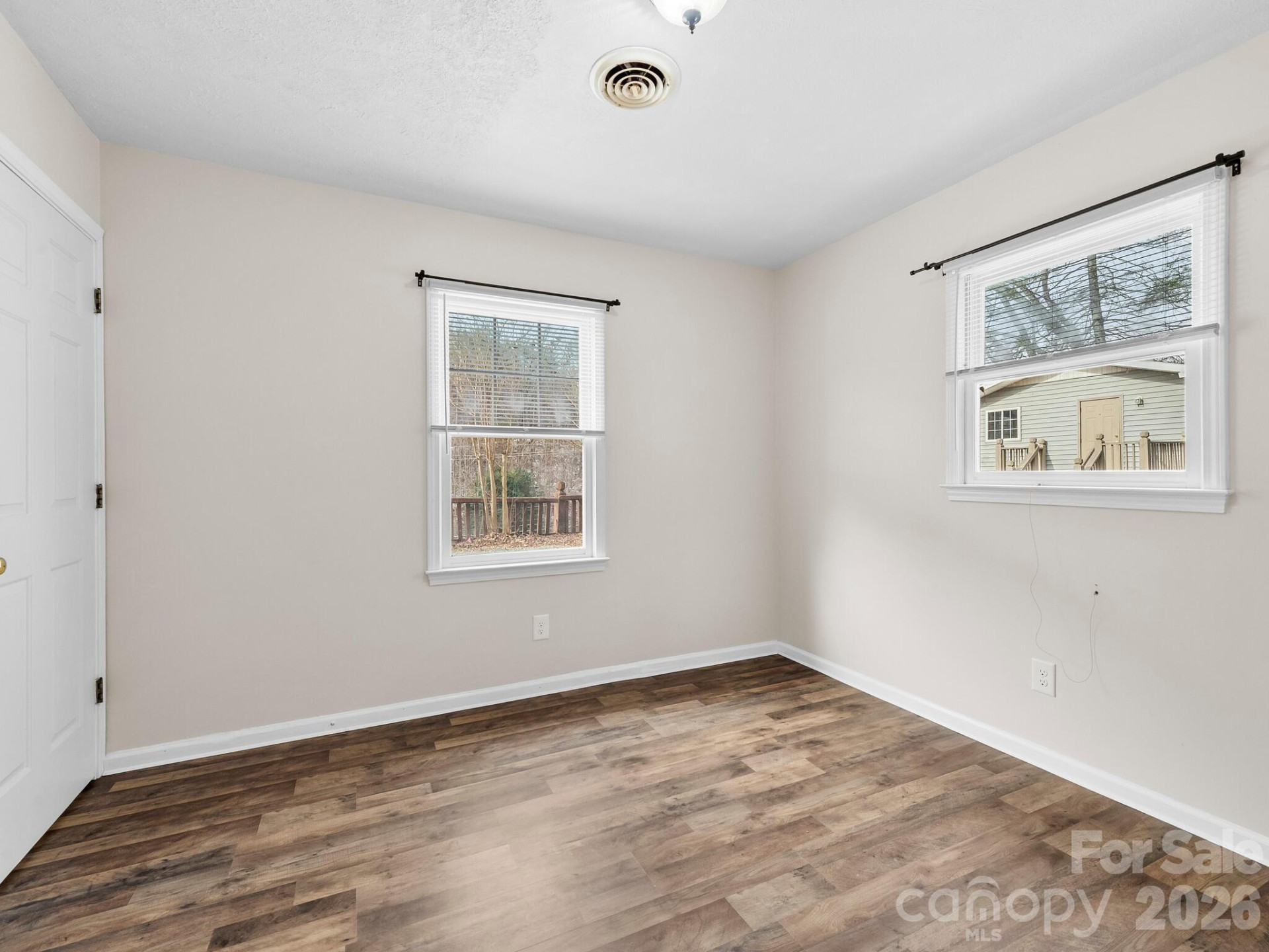 1828 Memorial Highway - Photo 21