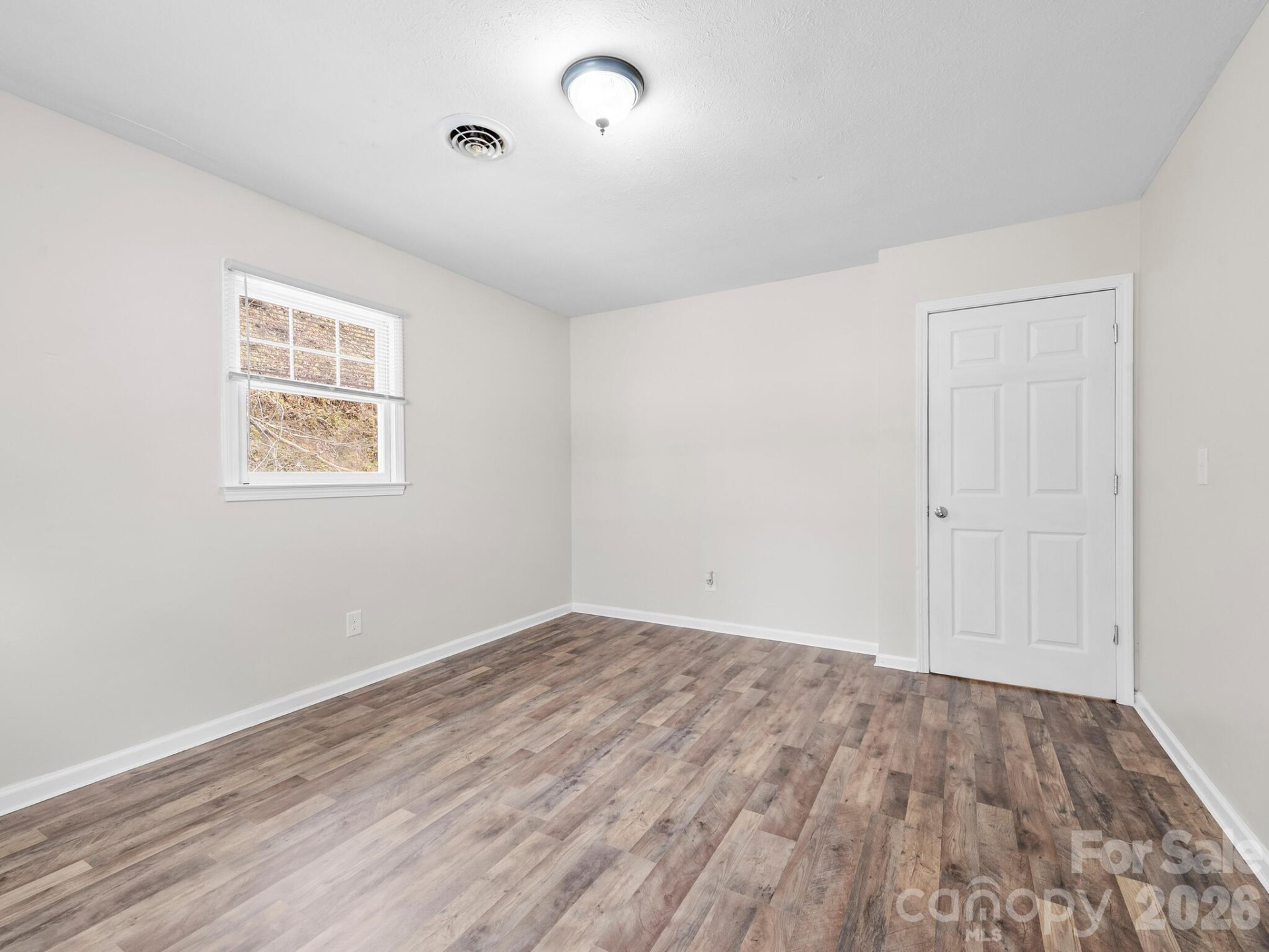 1828 Memorial Highway - Photo 23