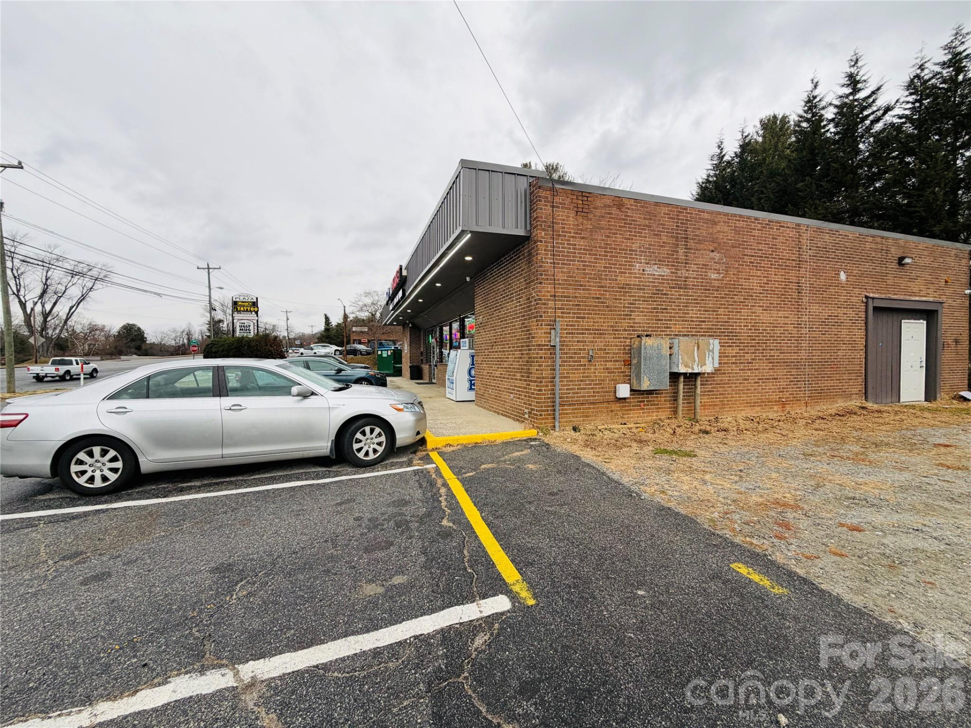 2020 Asheville Highway - Photo 5