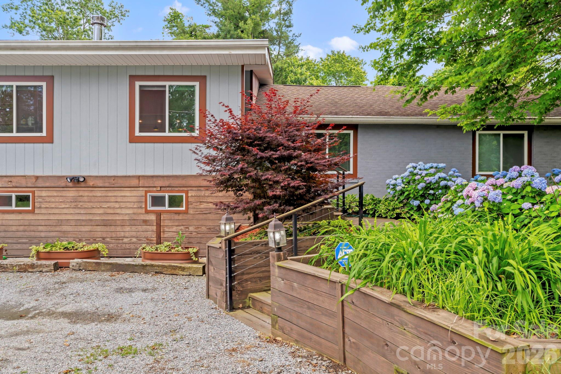 419 Blue Ridge Road - Photo 3