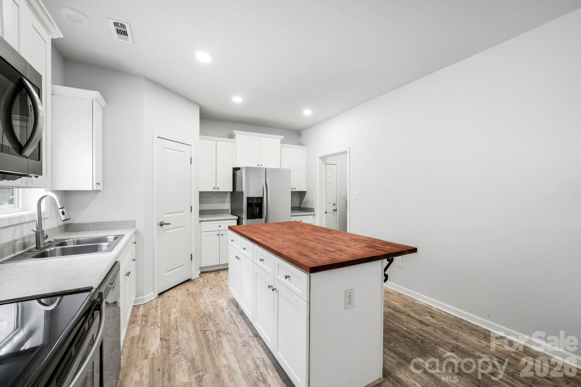 138 Lone Eagle Lane - Photo 8