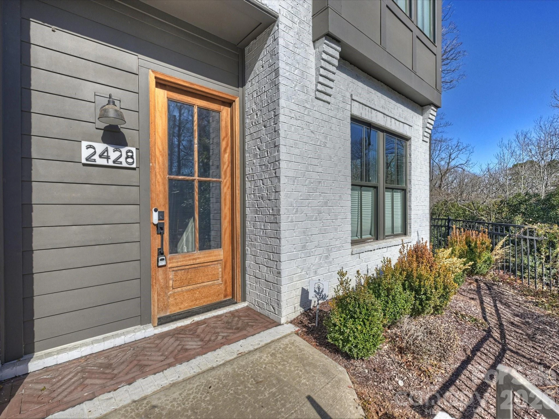2428 Runnymede Lane - Photo 4