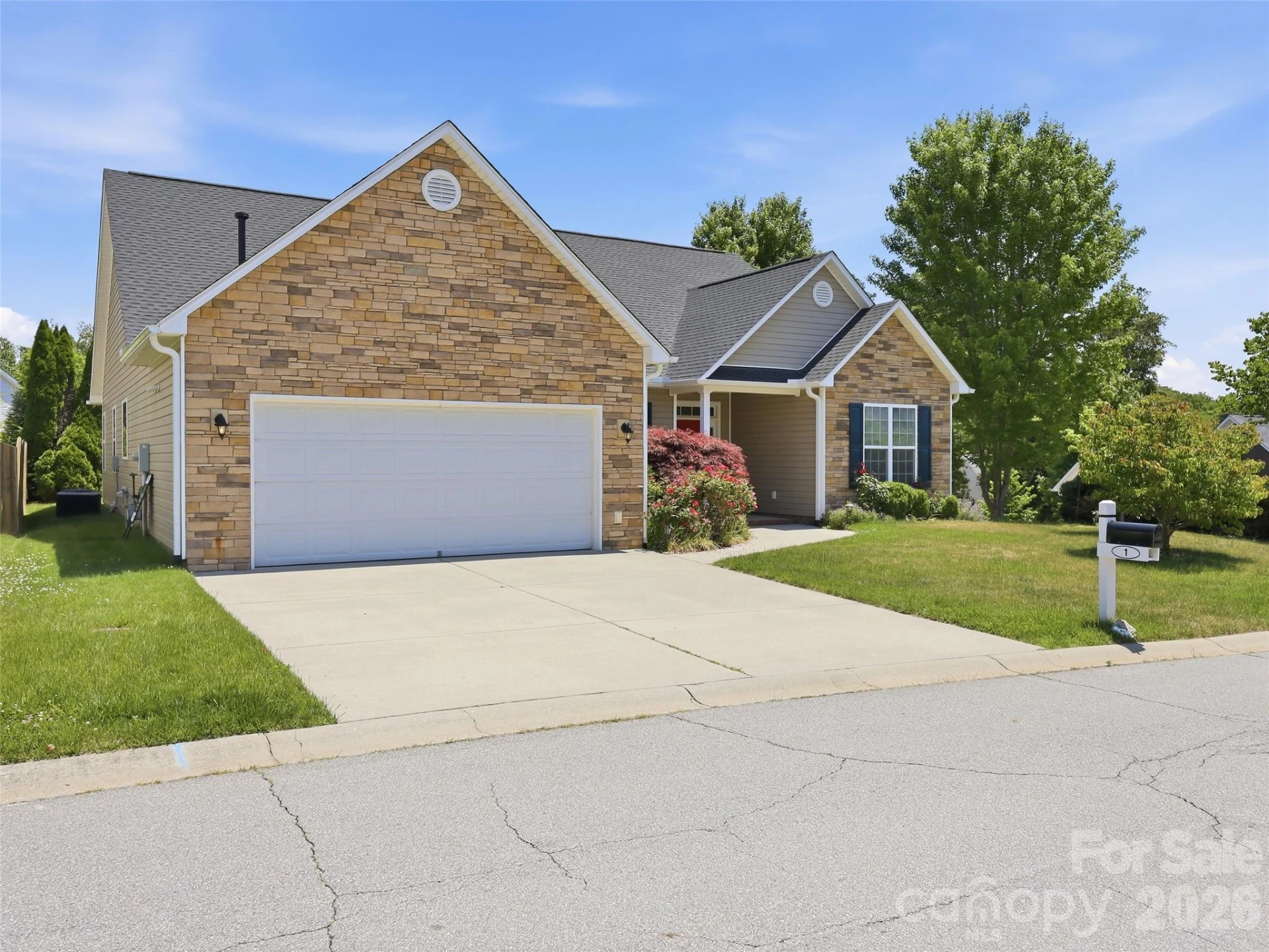 1 Breyerton Court - Photo 2