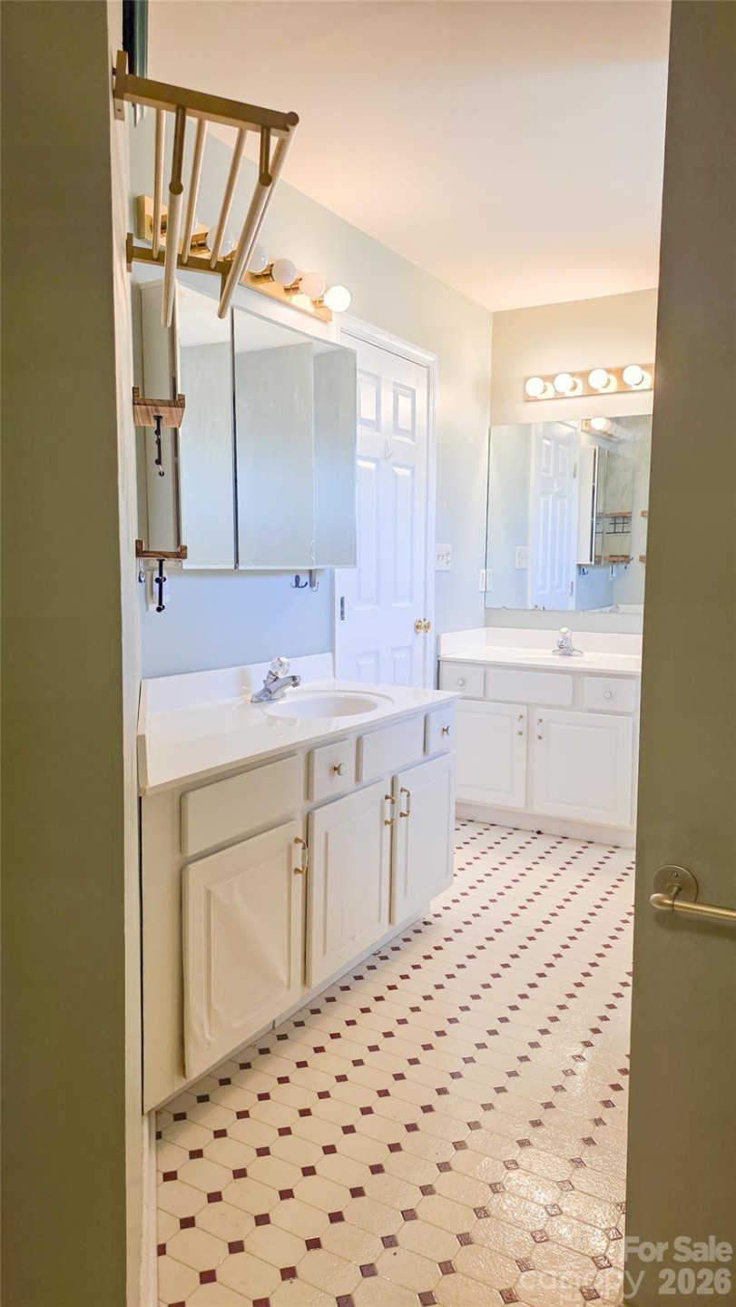 28 Sweetbriar Court - Photo 37