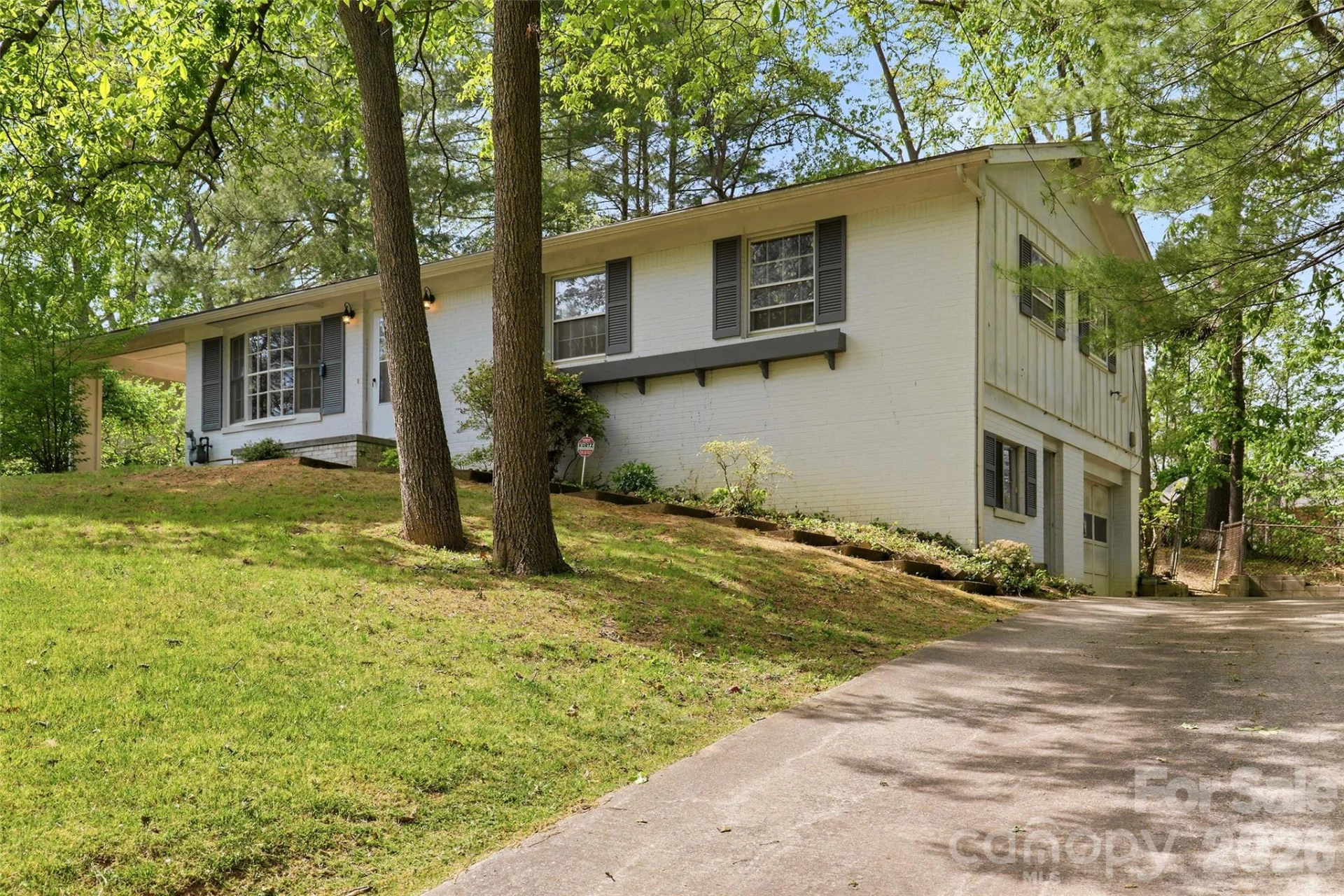 68 Imperial Court - Photo 2
