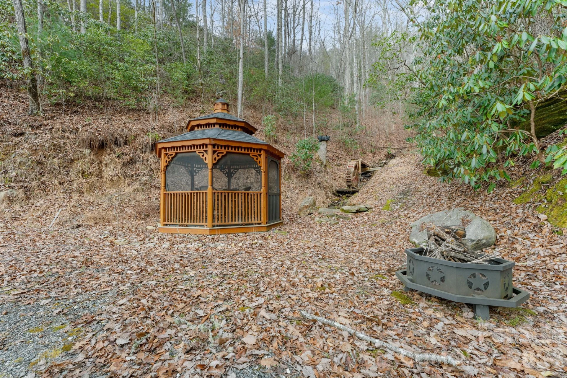 833 Fox Run Road - Photo 36