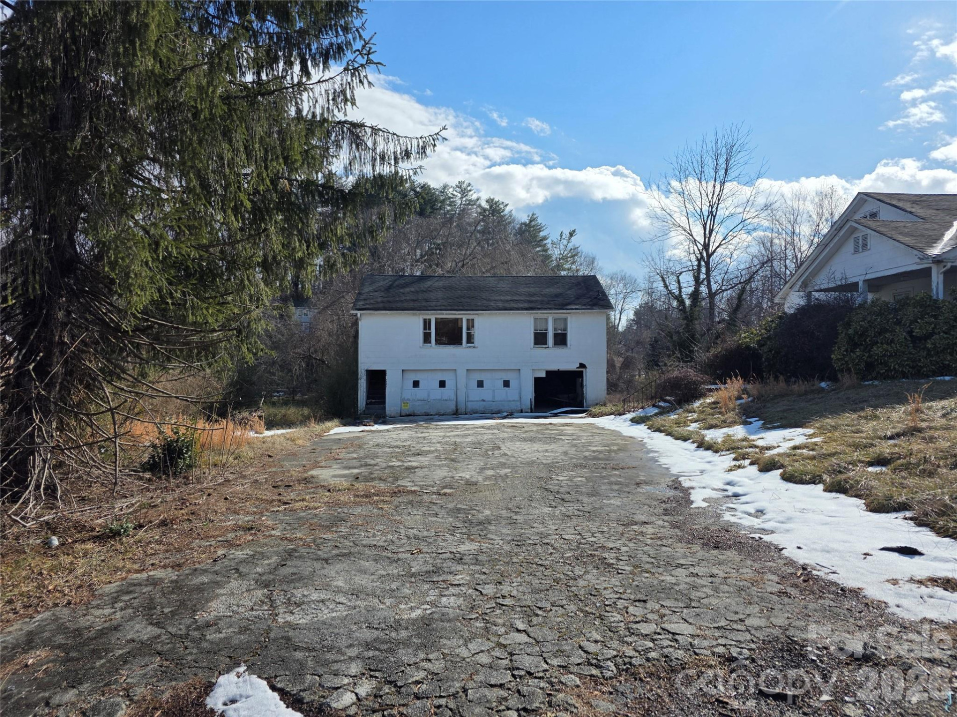 522 1st Avenue - Photo 2