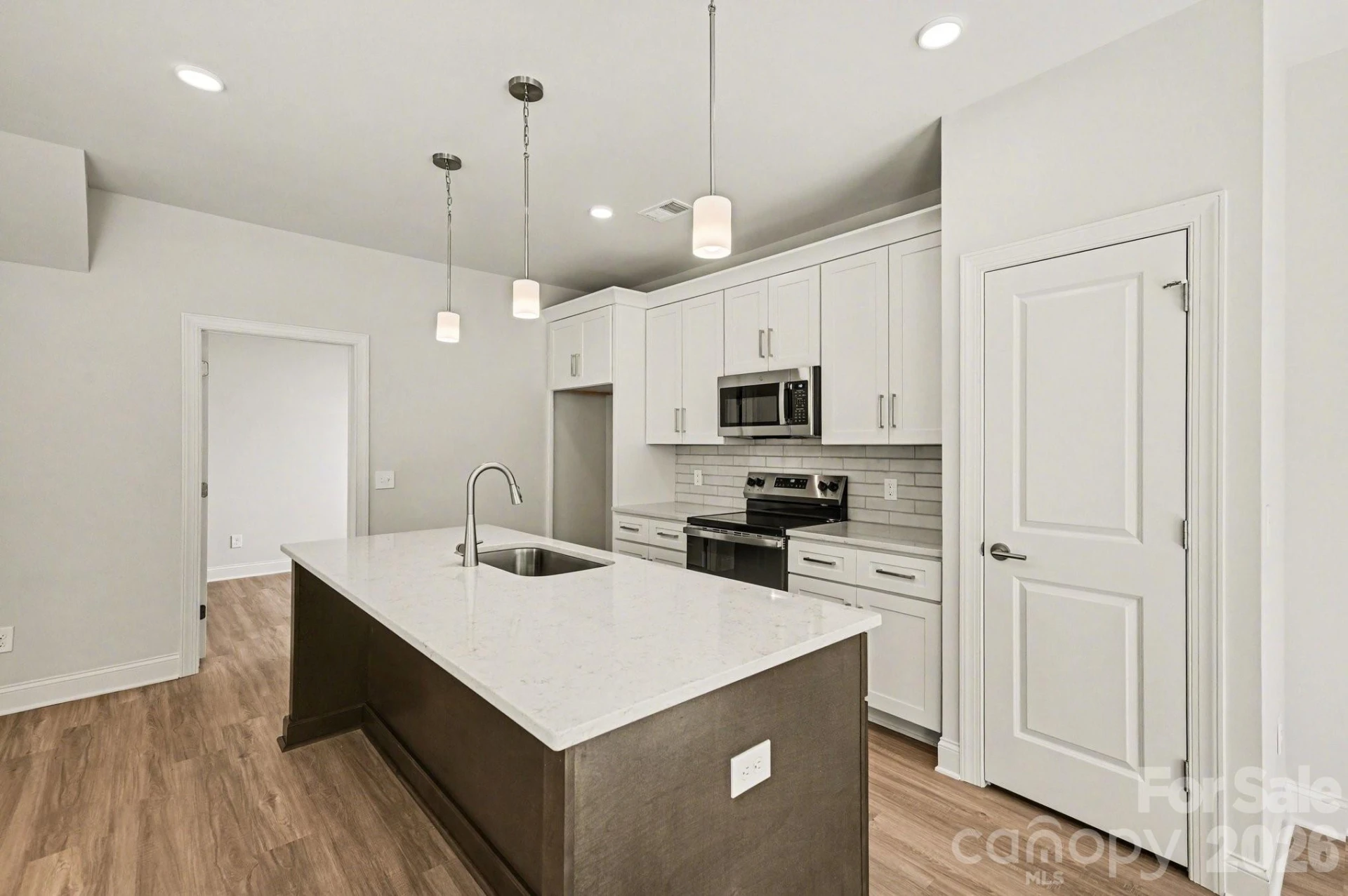 562 Wilson Avenue - Photo 5