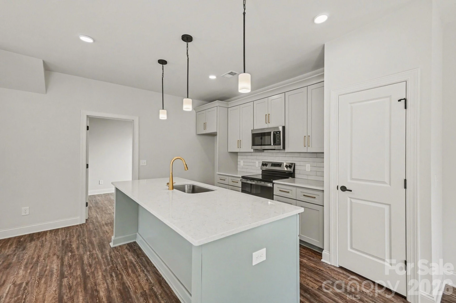566 Wilson Avenue - Photo 5