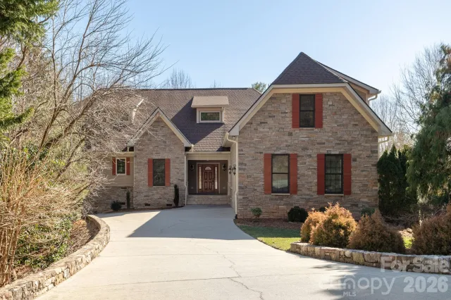 16 WINTERBERRY Drive