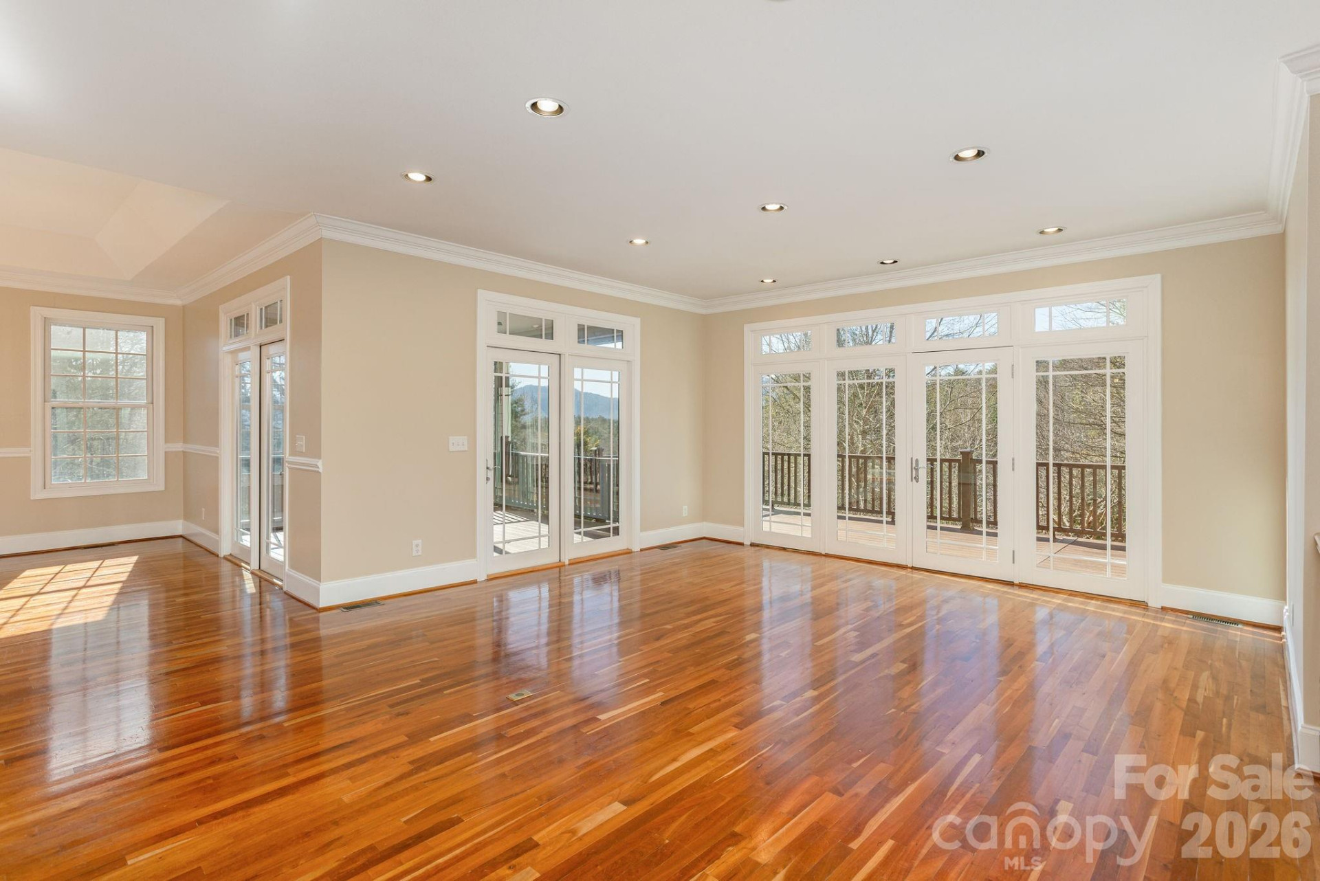 16 WINTERBERRY Drive - Photo 4