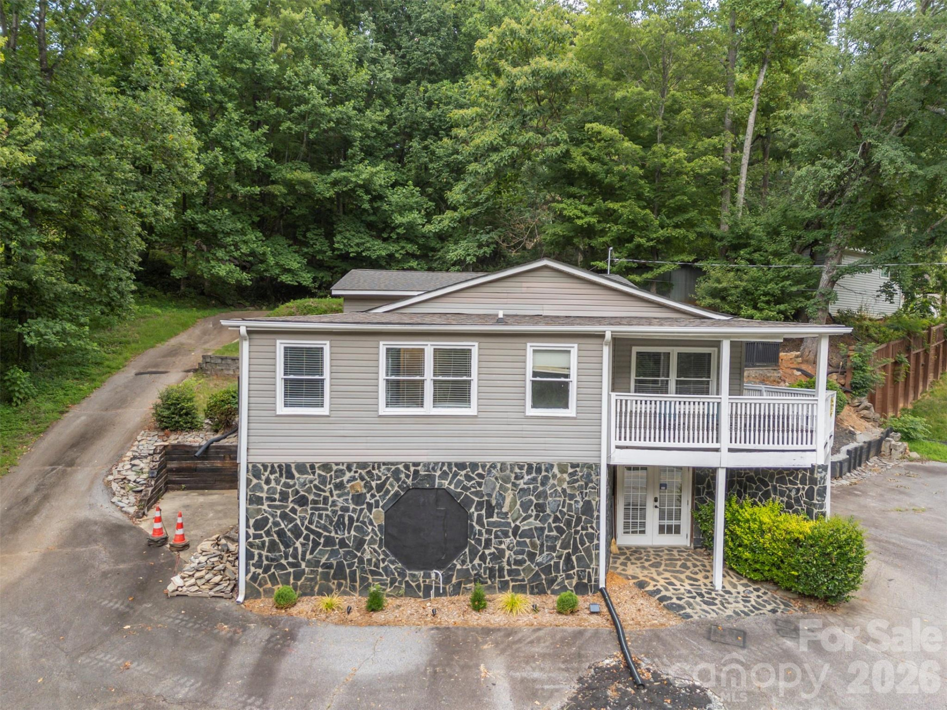 1840 Memorial Highway - Photo 3