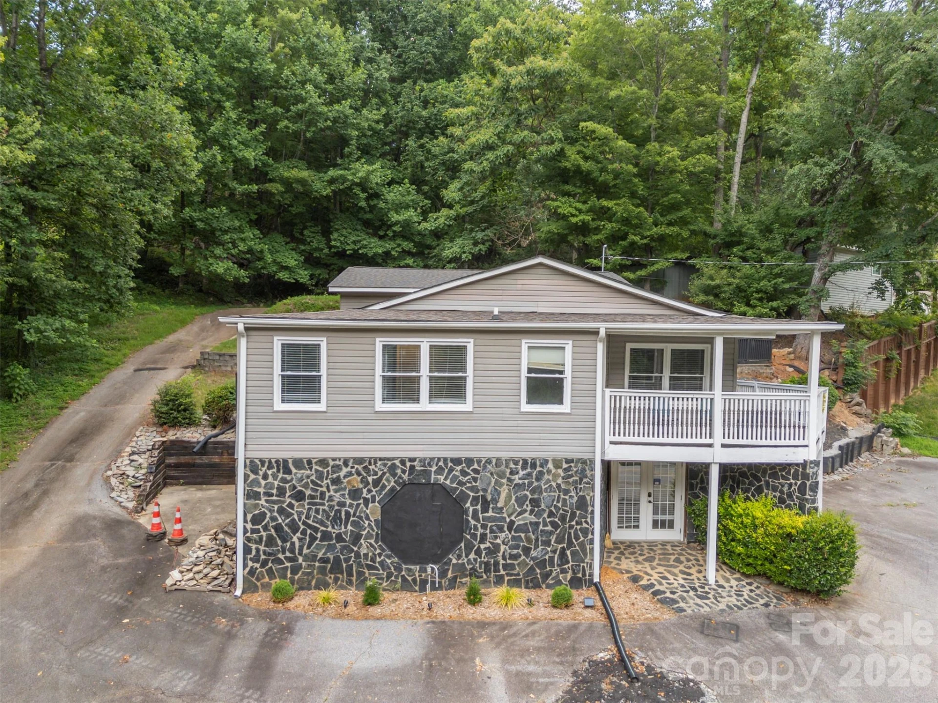 1840 Memorial Highway - Photo 3