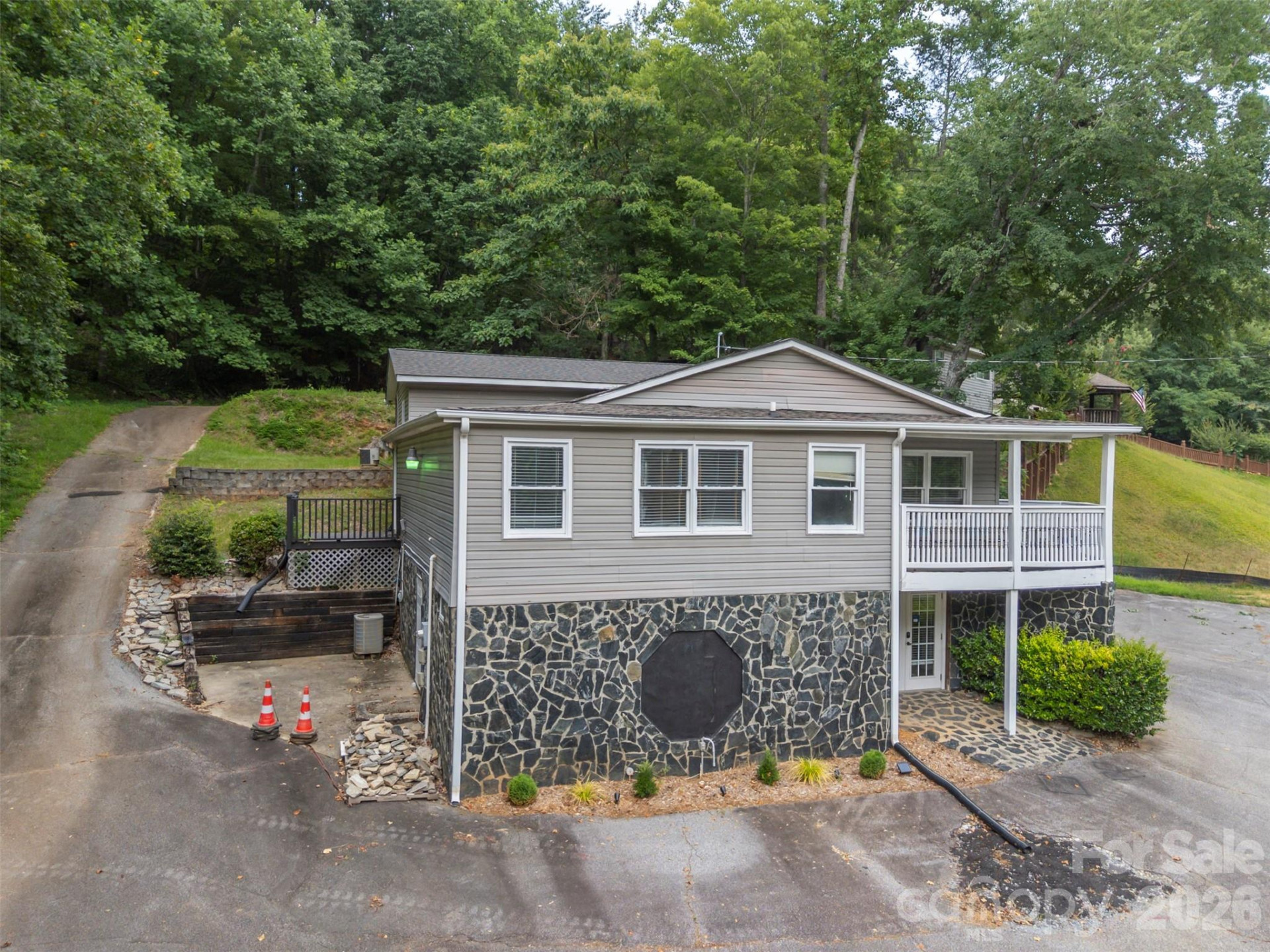 1840 Memorial Highway - Photo 4