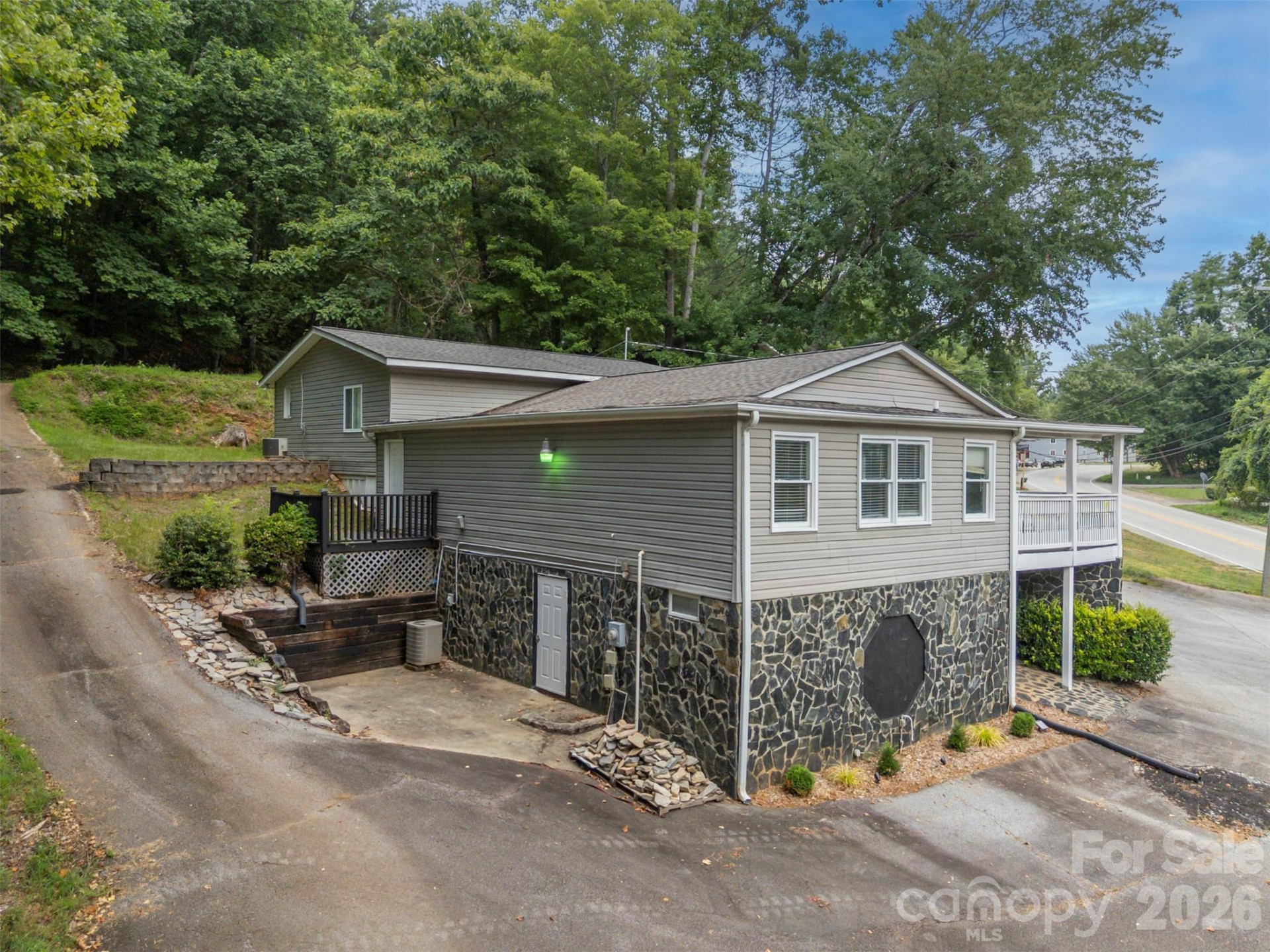 1840 Memorial Highway - Photo 5