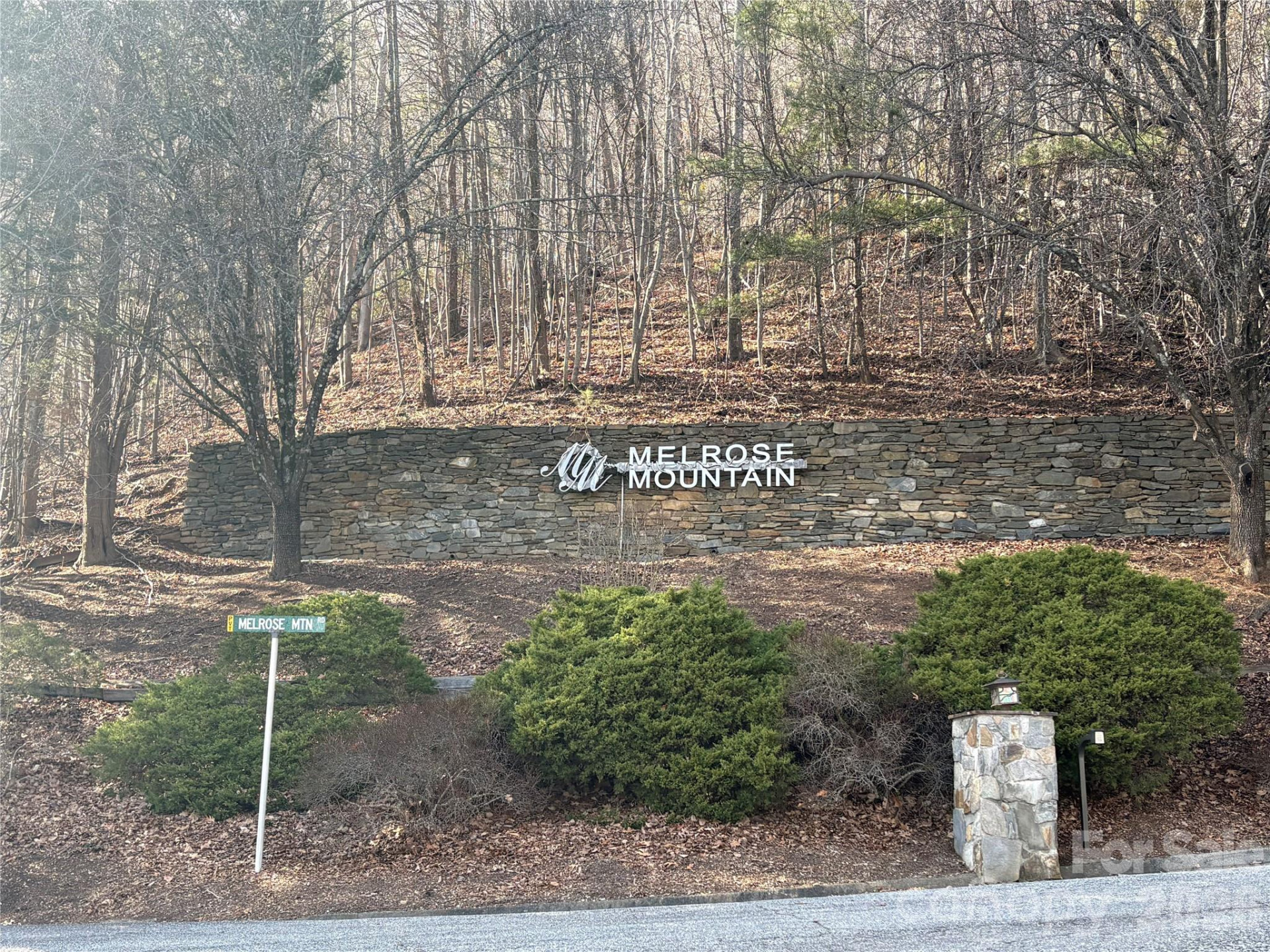 700 Summit Road - Photo 2