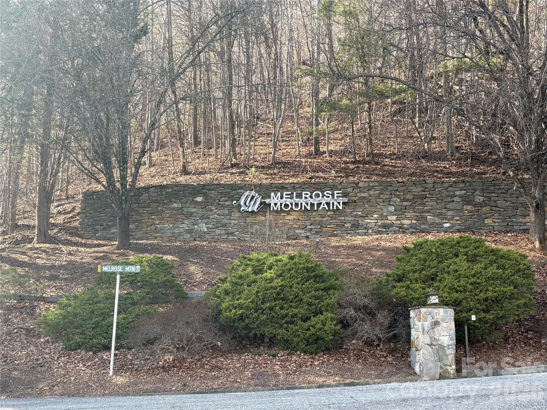 700 Summit Road - Photo 2