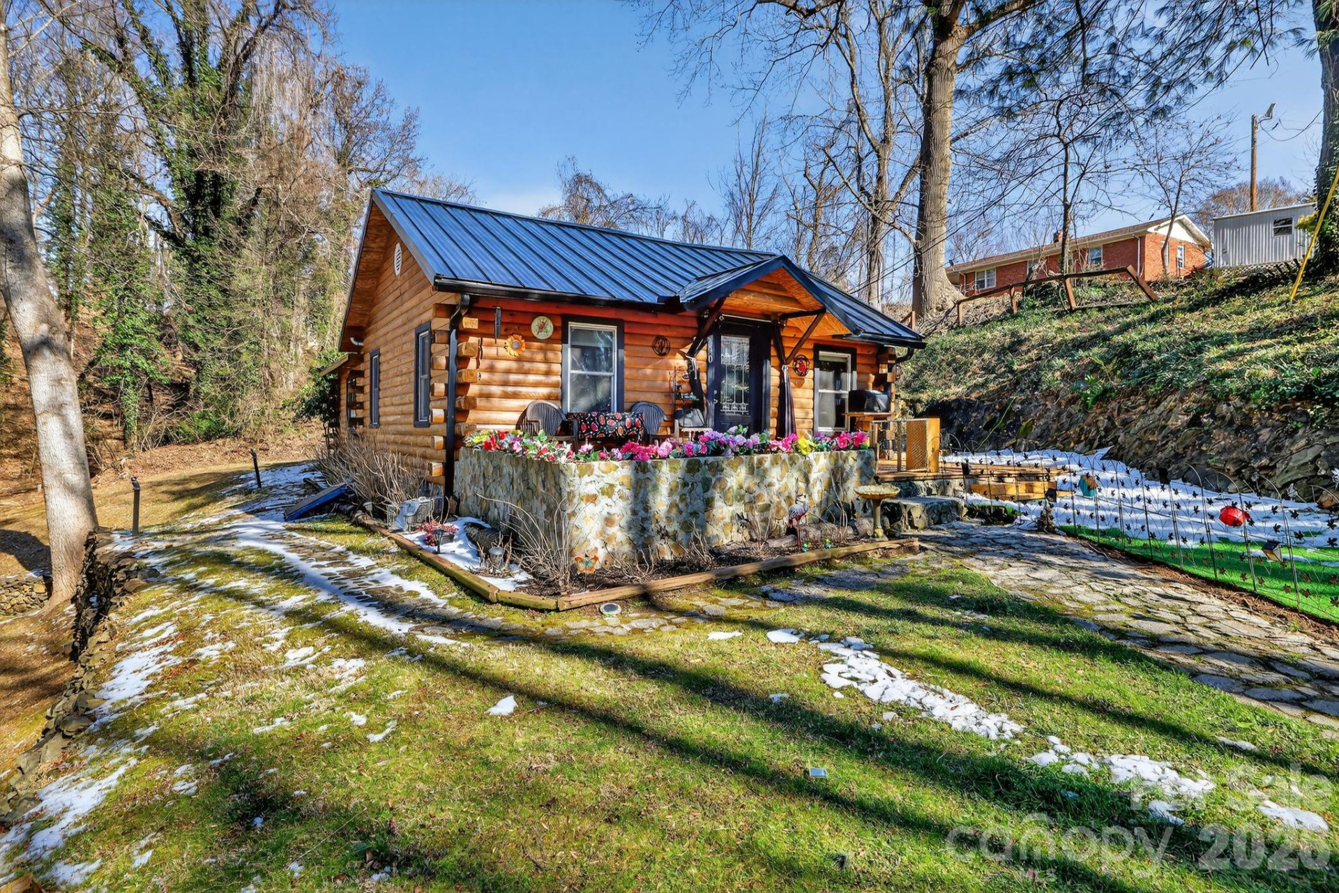 110 Pine Street - Photo 2