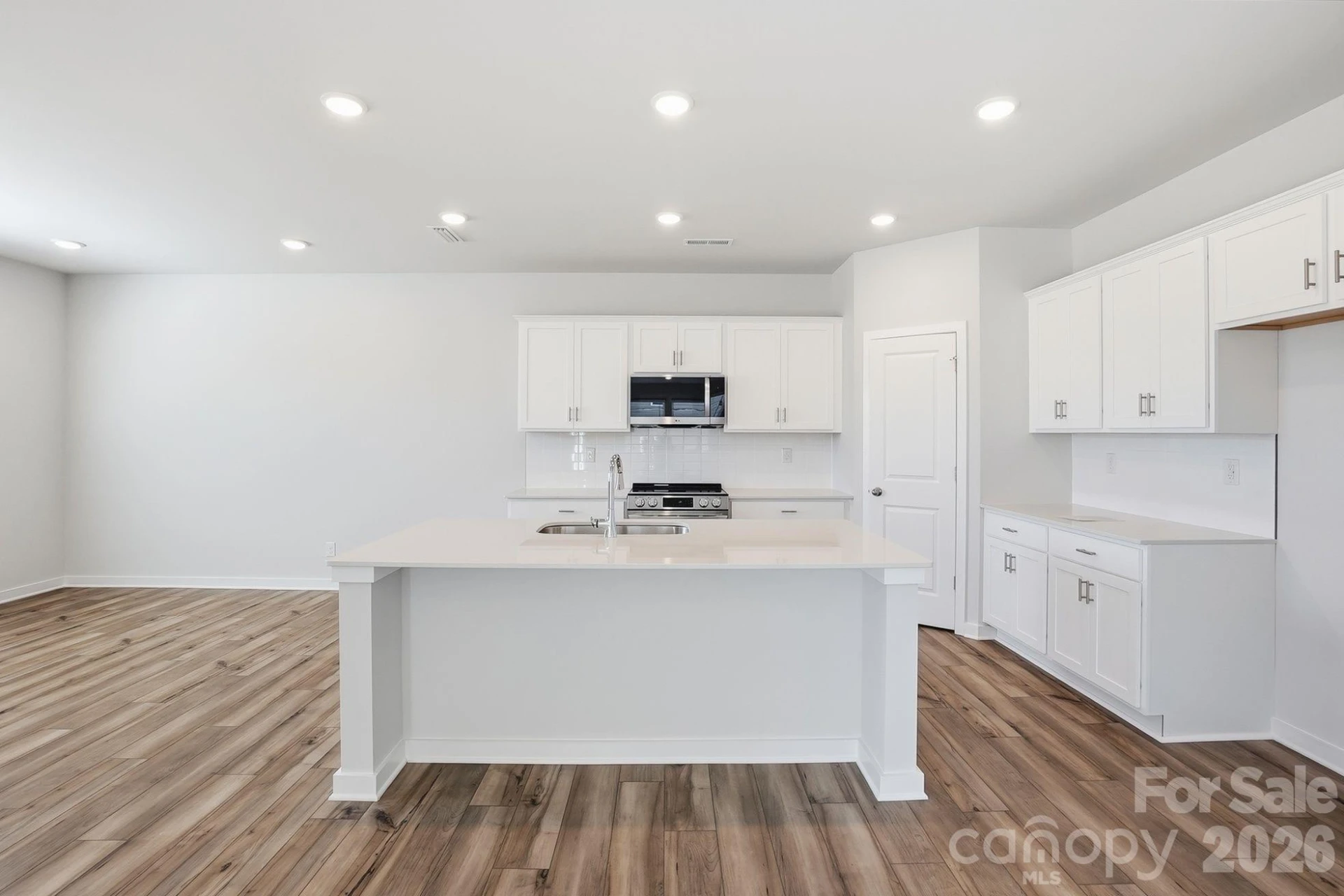 208 Bezelle Avenue - Photo 3
