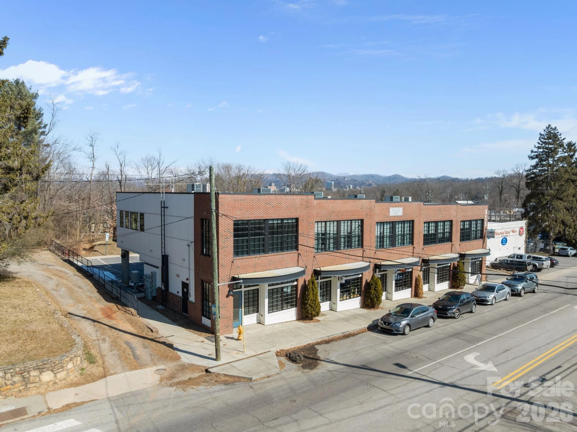315 Haywood Road - Photo 5
