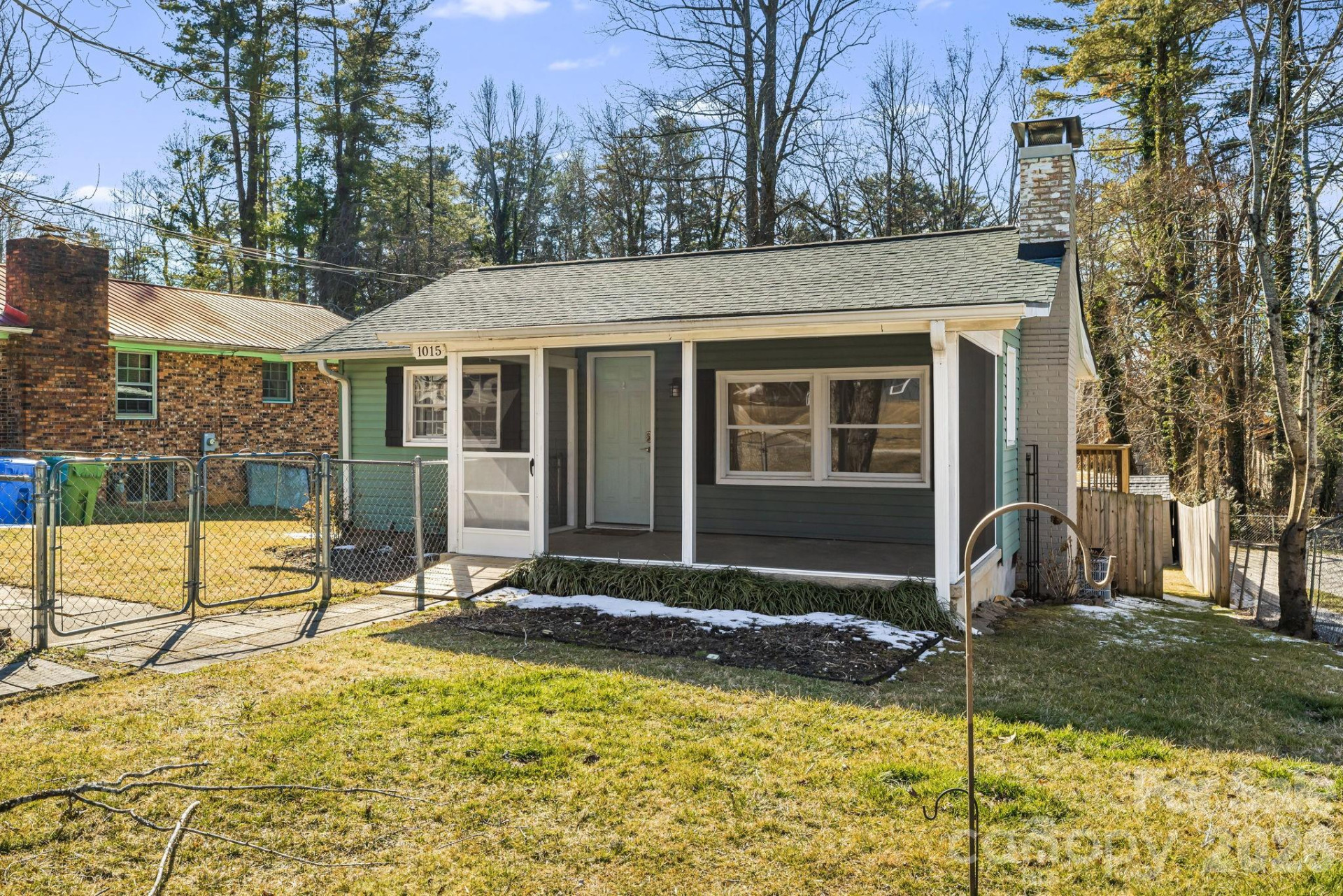 1015 Mountain View Street - Photo 2