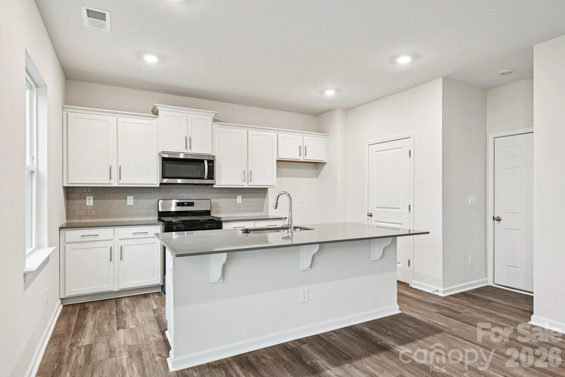 7648 Bainbridge Road - Photo 5