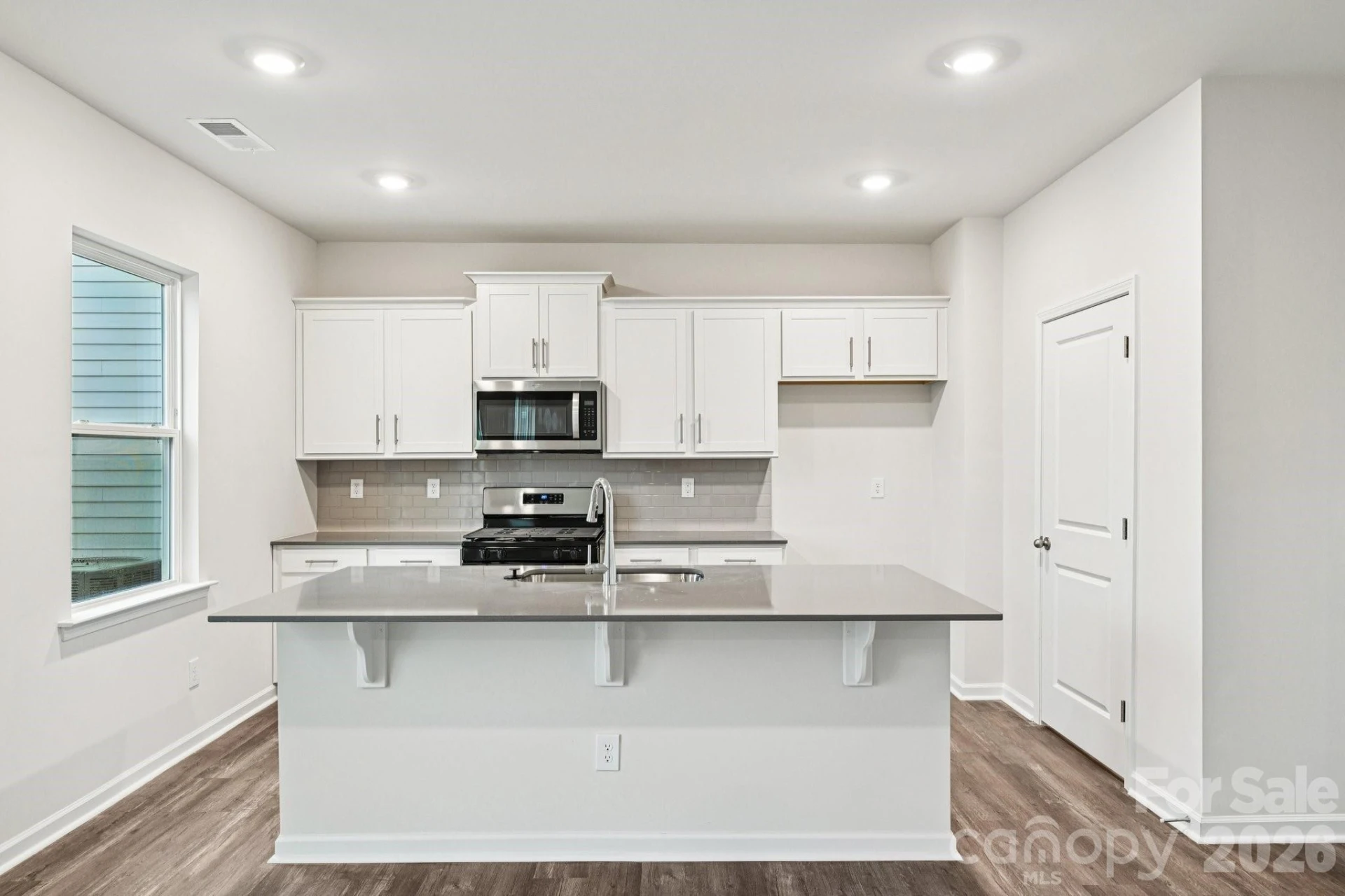 7648 Bainbridge Road - Photo 6