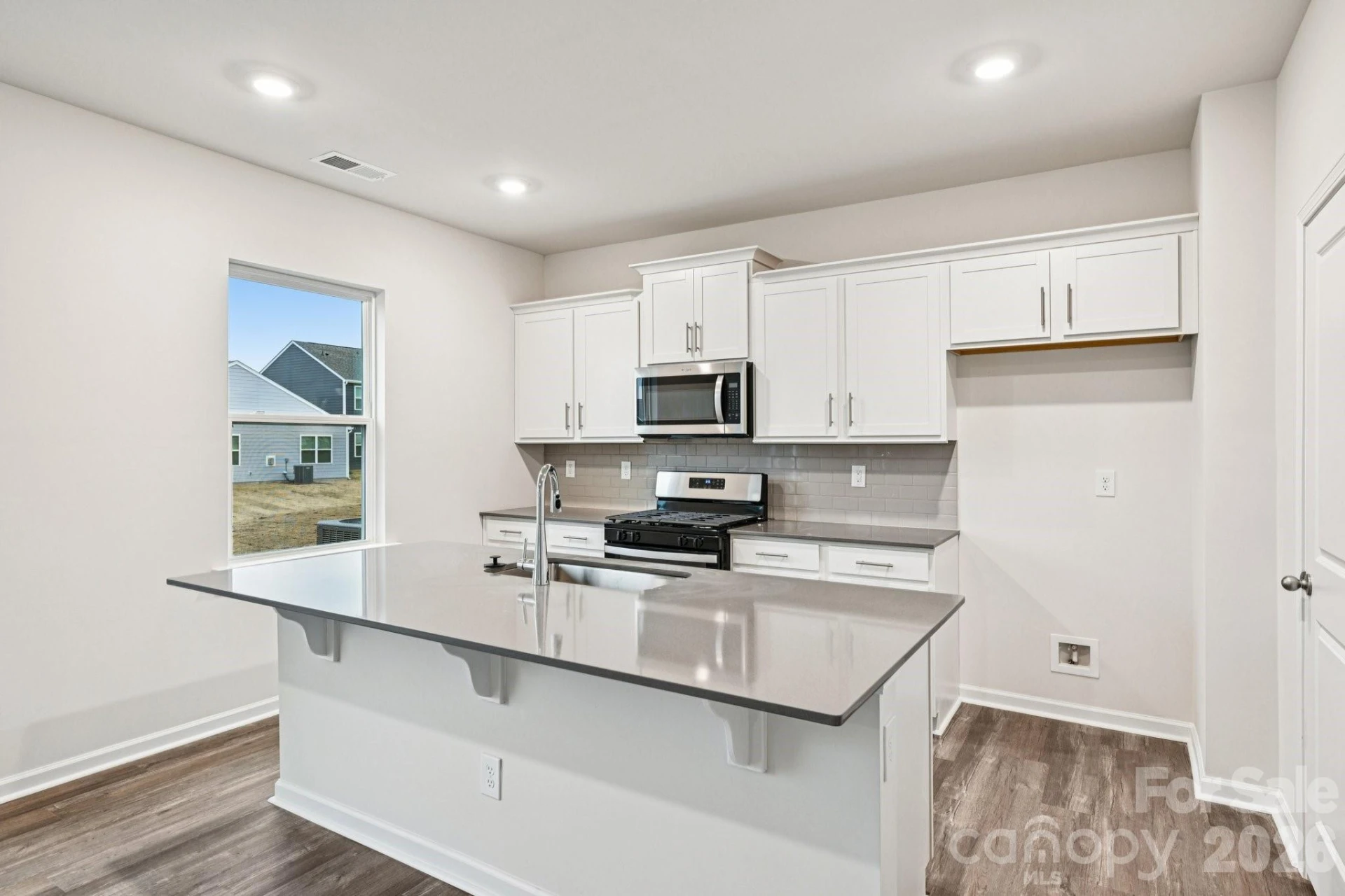 7648 Bainbridge Road - Photo 7