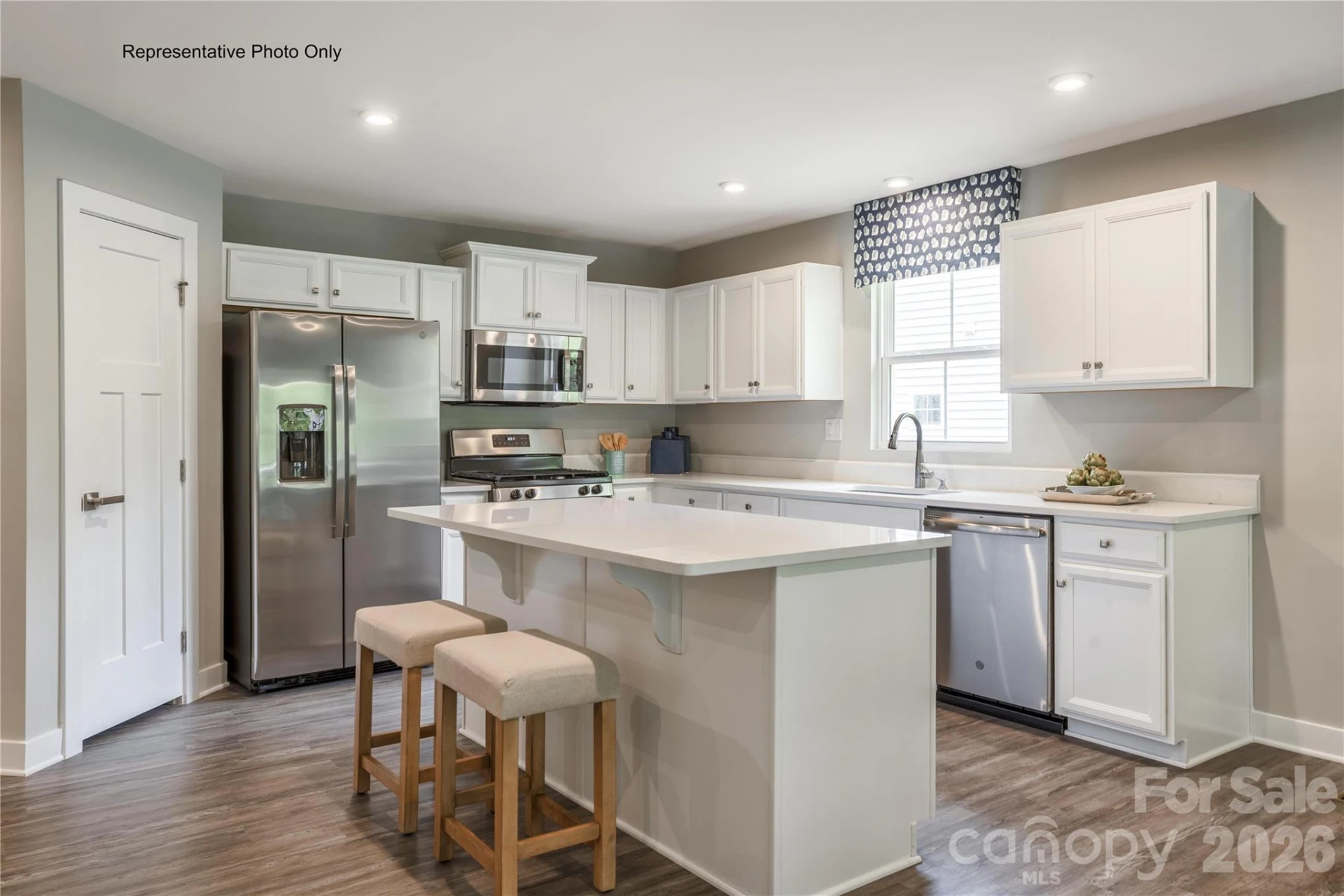 936 Pemberley Street - Photo 2